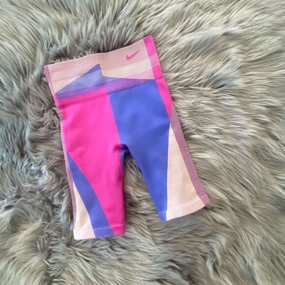 Nike Sculpt Icon Clash 8” bike shorts, XS - Picture 2 of 10